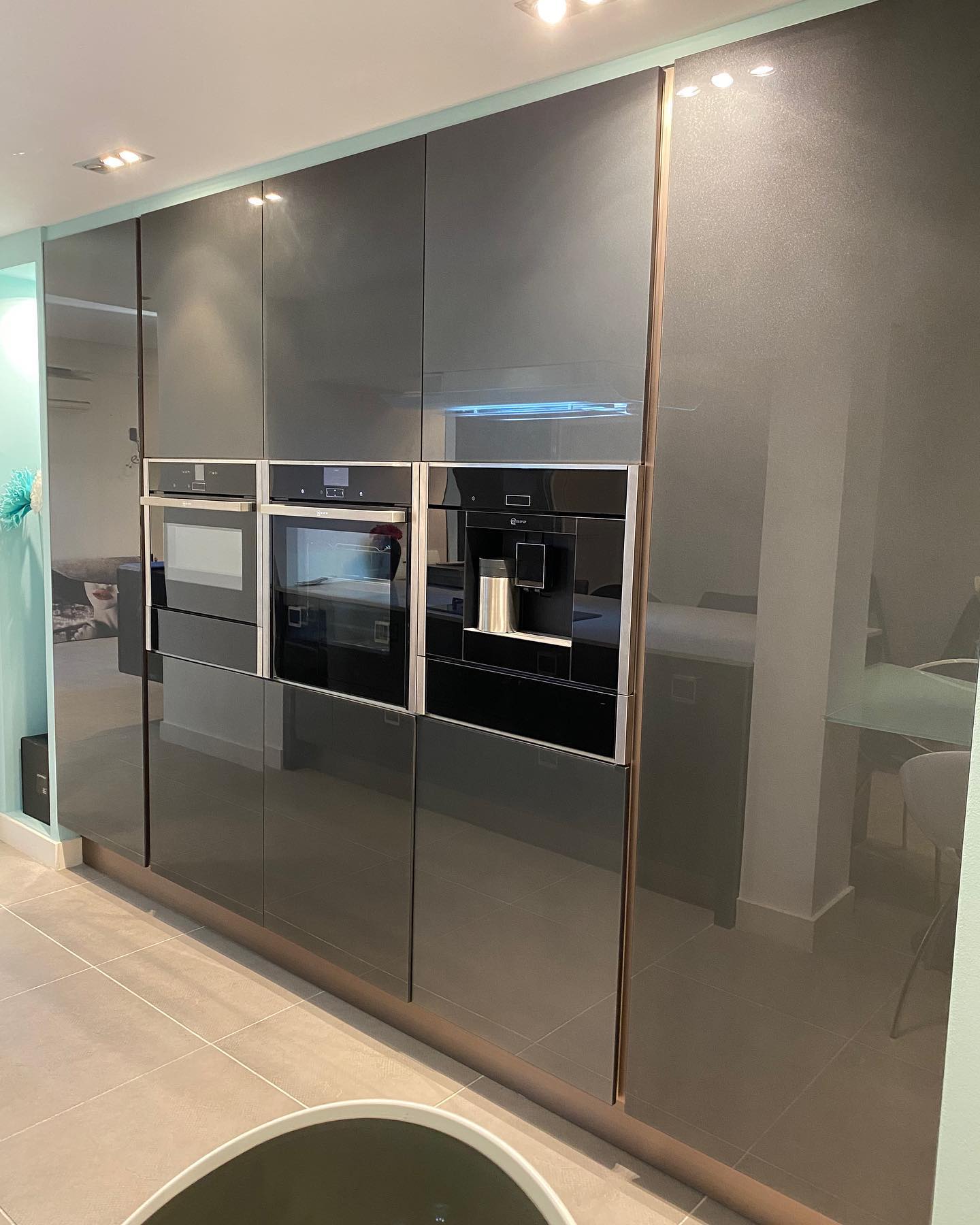 Salle de bain moderne Lignes d'Aujourd'hui